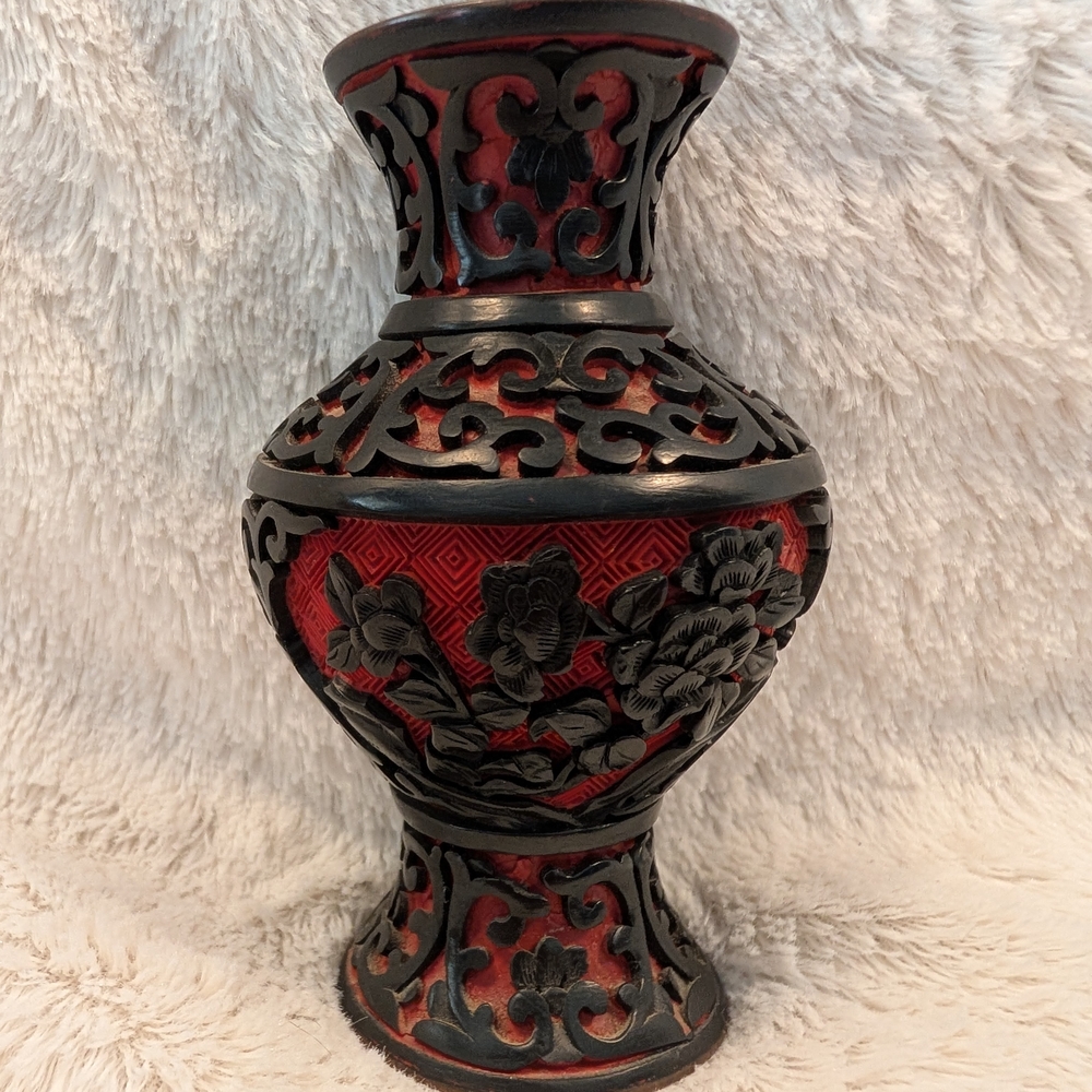 Vintage Chinese Cinnabar Lacquer Vase – Hand-Carved Floral Design – Mid-20th Cen